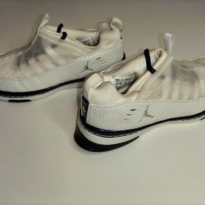 Michael Air Jordan's 2002 Scorchers shoes low cut basketball shoes y. size 5.5